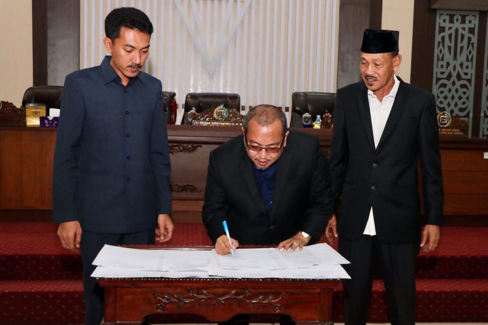 Bupati Banjar, H Saidi Mansyur saat menghadiri rapat paripurna di DPRD Banjar, Foto: Pemkab Banjar