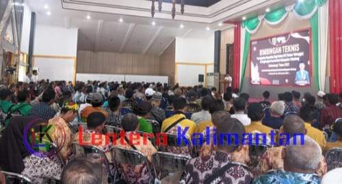 Ratusan ketua RT yang mengikuti bimtek di Pendopo Bersinar. Foto: Jamal/lenterakalimantan.com