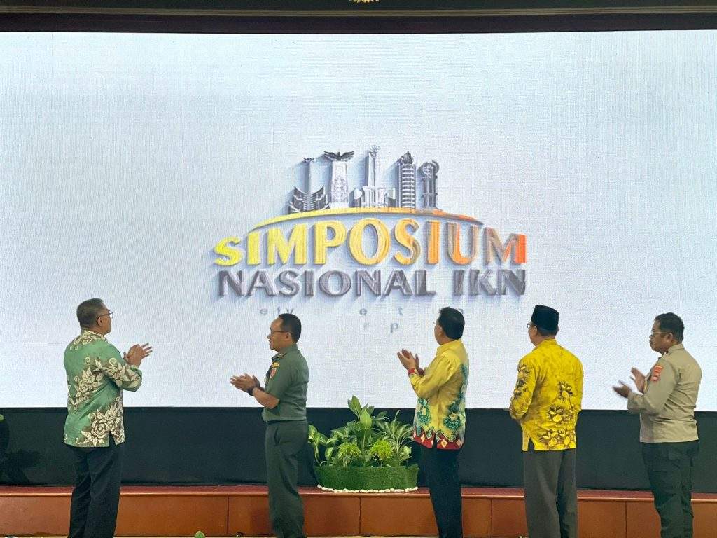 Pemerintah Provinsi Kalimantan Selatan melalui Dinas Komunikasi dan Informatika (Diskominfo) Kalsel menggelar Simposium Nasional bertajuk Konektivitas dan Sinergitas Kalimantan dalam Persiapan IKN.