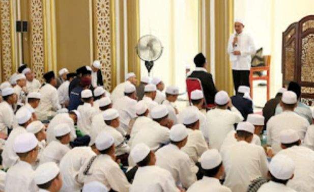 Bupati Banjar, H Saidi Mansyur saat menghadiri syukuran pembangunan masjid. Foto: Pemkab Banjar