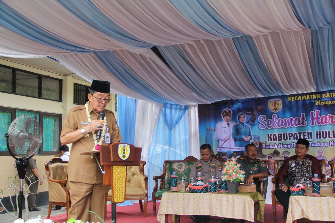 Wakil Bupati ST H Mansyah Sabri saat menghadiri peringatan Hari Jadi ke-64 di Kecamatan Batara. Foto: Prokom HST