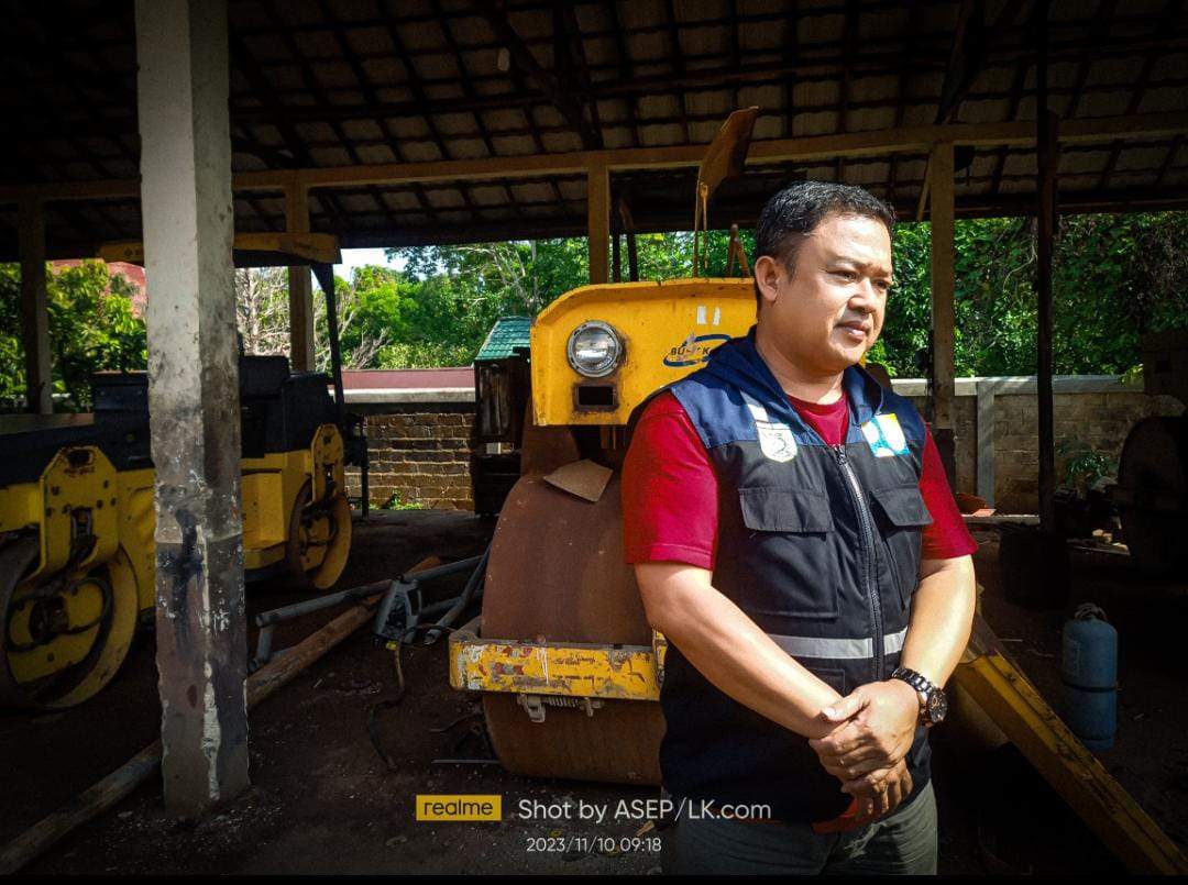Ramadhani Suryanata Kepala UPT Peralatan dan Pengujian Material Konstruksi di Dinas PUPRP kabupaten Tanah Laut. Foto: Asep/lenterkalimantan.com