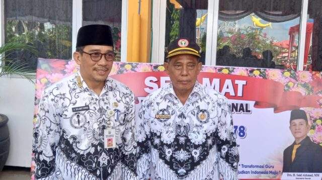 Kepala Dinas Pendidikan Kotabaru, Selamat Riyadi dan Ketua PGRI Kotabaru, Bun Yani. Foto: Pemkab Kotabaru