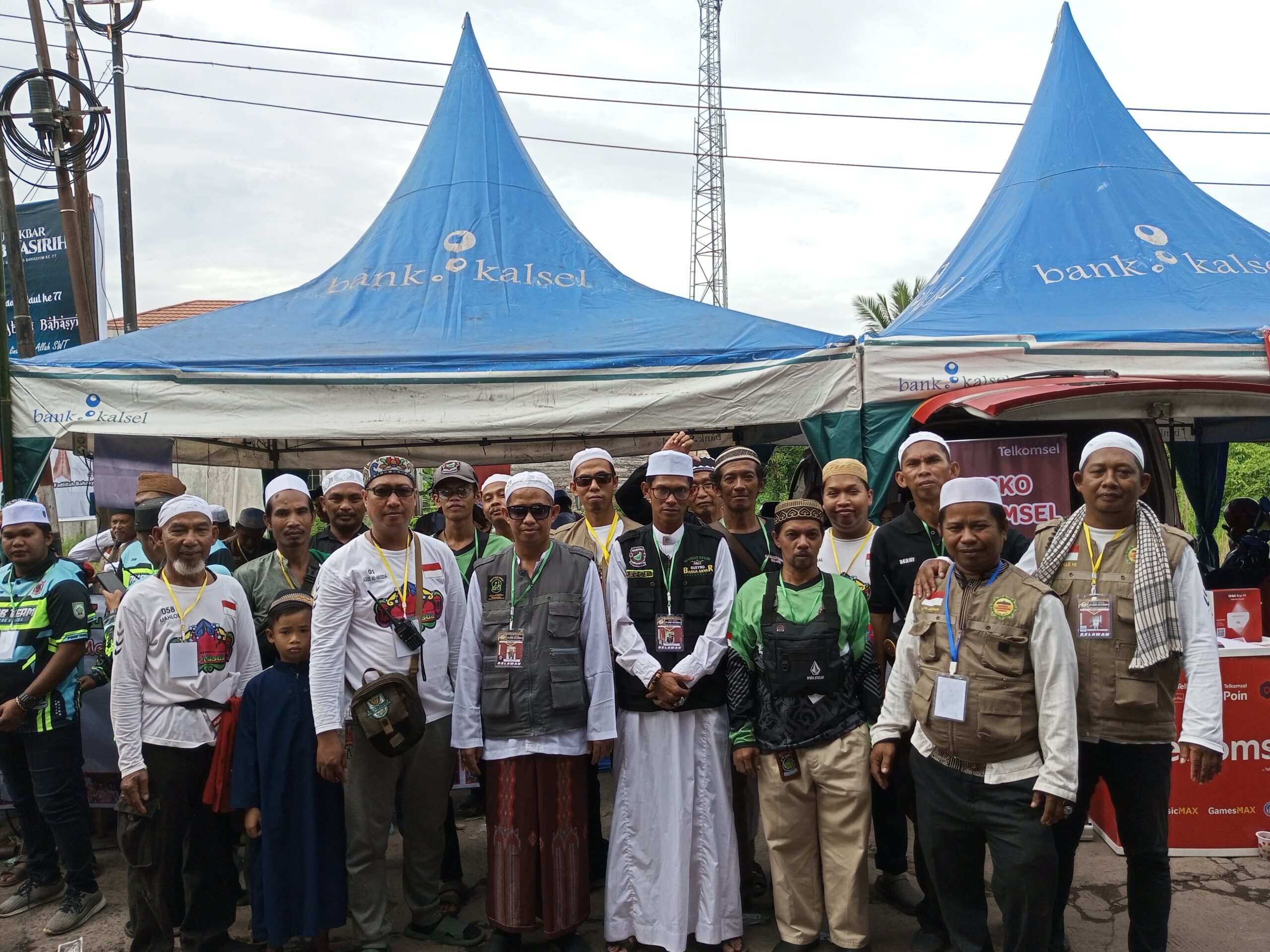 Relawan gabungan posko induk 2 Haul Habib Basirih ke-77, Sabtu (2/12/2023). Foto: Arsyad/lenterakalimantan.com