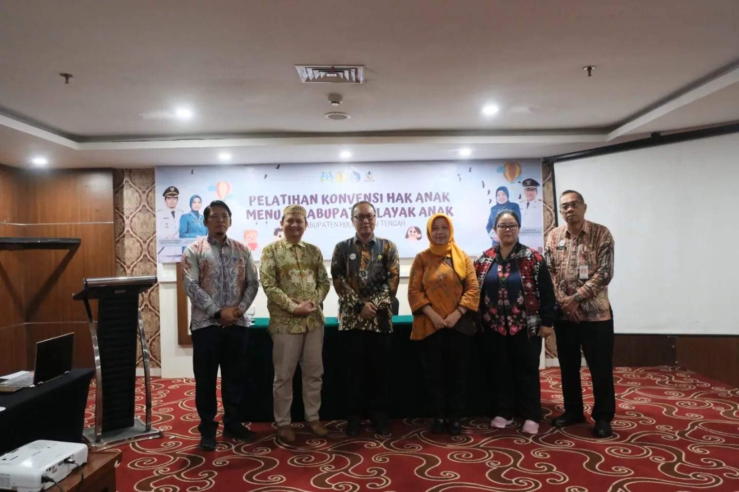 Pemkab HST saat menggelar Bimtek Konvensi Hak Anak. Foto: Prokom HST