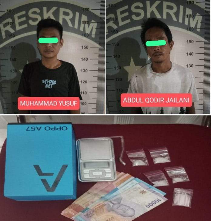 Satreskrim Polsek Banjarmasin Selatan berhasil mengamankan dua pelaku pengedar sekaligus pemakai narkotika jenis sabu beserta barang bukti. Foto: Humas Polsek Banjarmasin Selatan.
