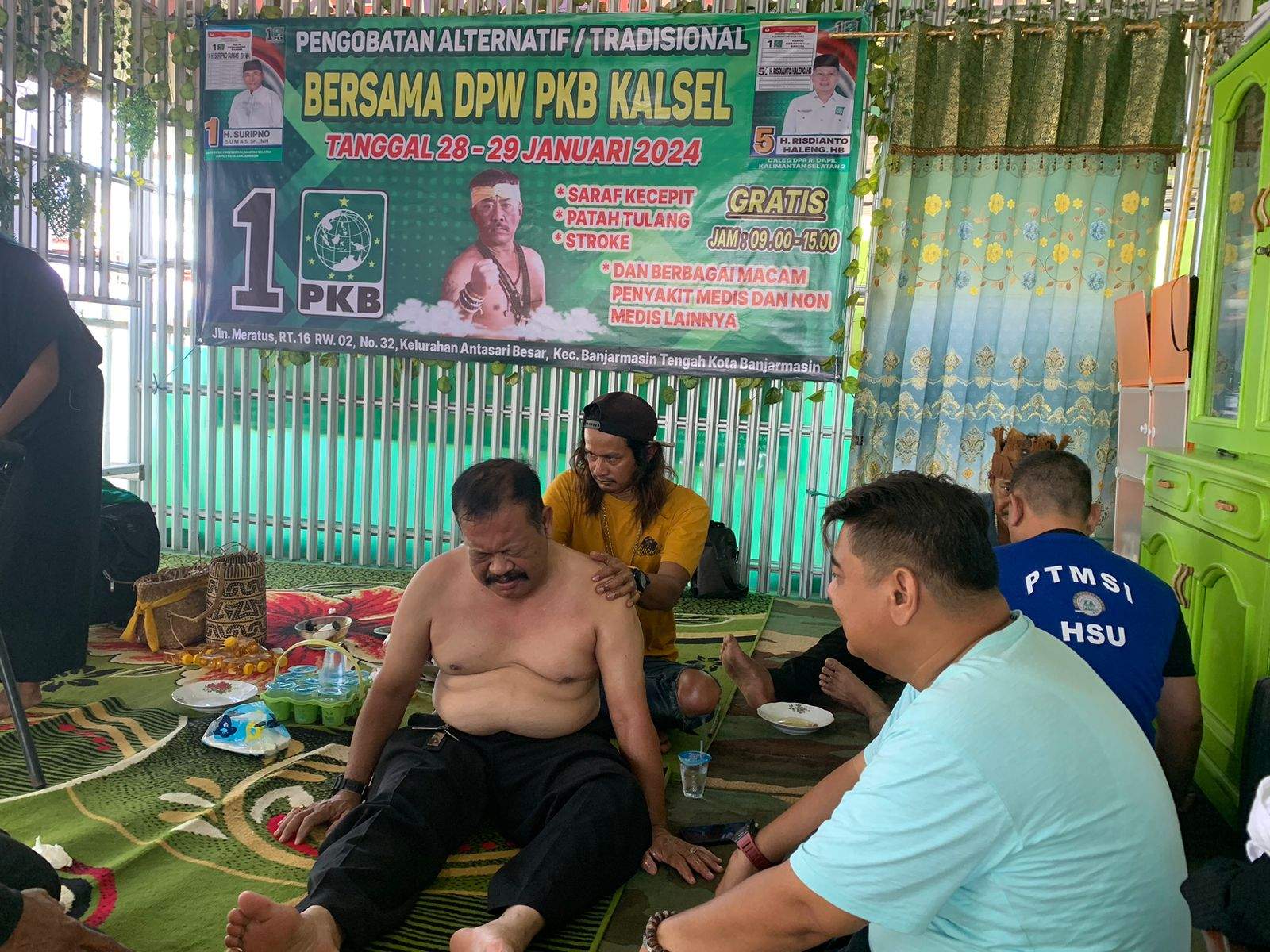 Pengotaban tradisional yang di gelar Anggota DPRD Kalsel, H Suripno Sumas dan H Risdianto Haleng HB ramai di ikuti warga Kota Banjarmasin. Foto: san/lenterakalimantan.com 5w1h