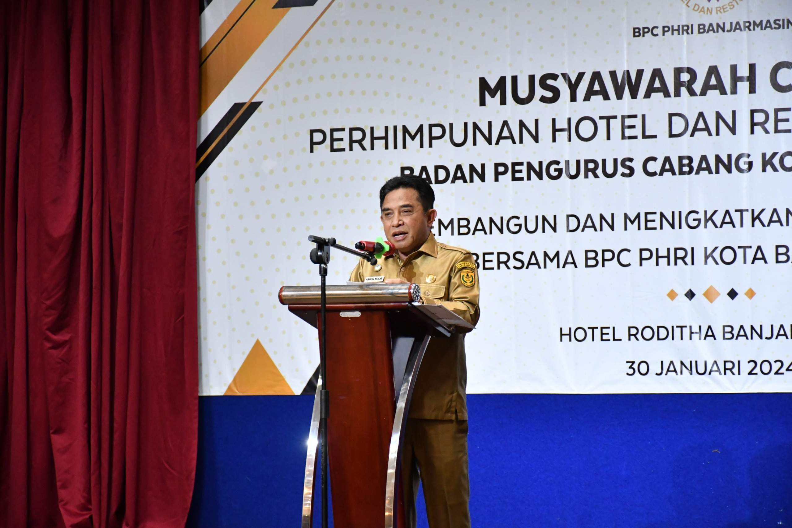 Wakil Wali Kota Banjarmasin, H Arifin Noor saat membuka Musyawarah Cabang