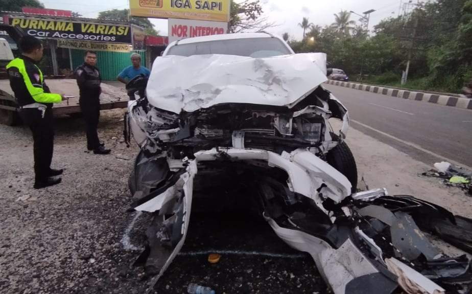 Pihak kepolisian dari Satlantas Polres Banjarbaru ungkap kasus kecelakaan maut yang terjadi di Jalan Achamd Yani Km 29, Kamis (18/1/2024). Foto: Humas Polres Banjarbaru