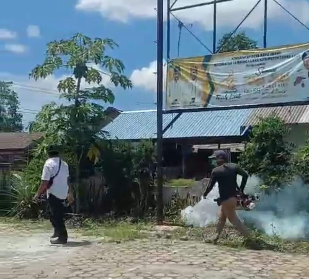 Dinkes Tala melakukan fogging. Foto: Dinkes Tala