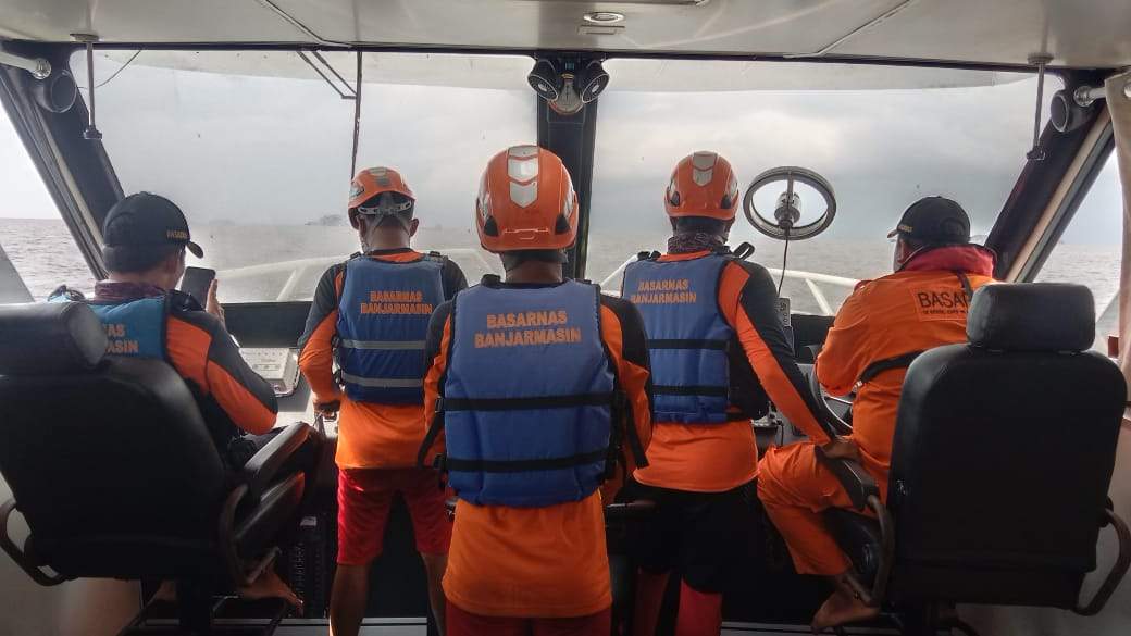 Tim Rescue SAR Basarnas Banjarmasin melakukan penyisiran guna proses pencarian korban tenggelam di Sungai Muara Tabuneo, Jumat (26/1/2024). Foto: Basarnas Banjarmasin 5W1H