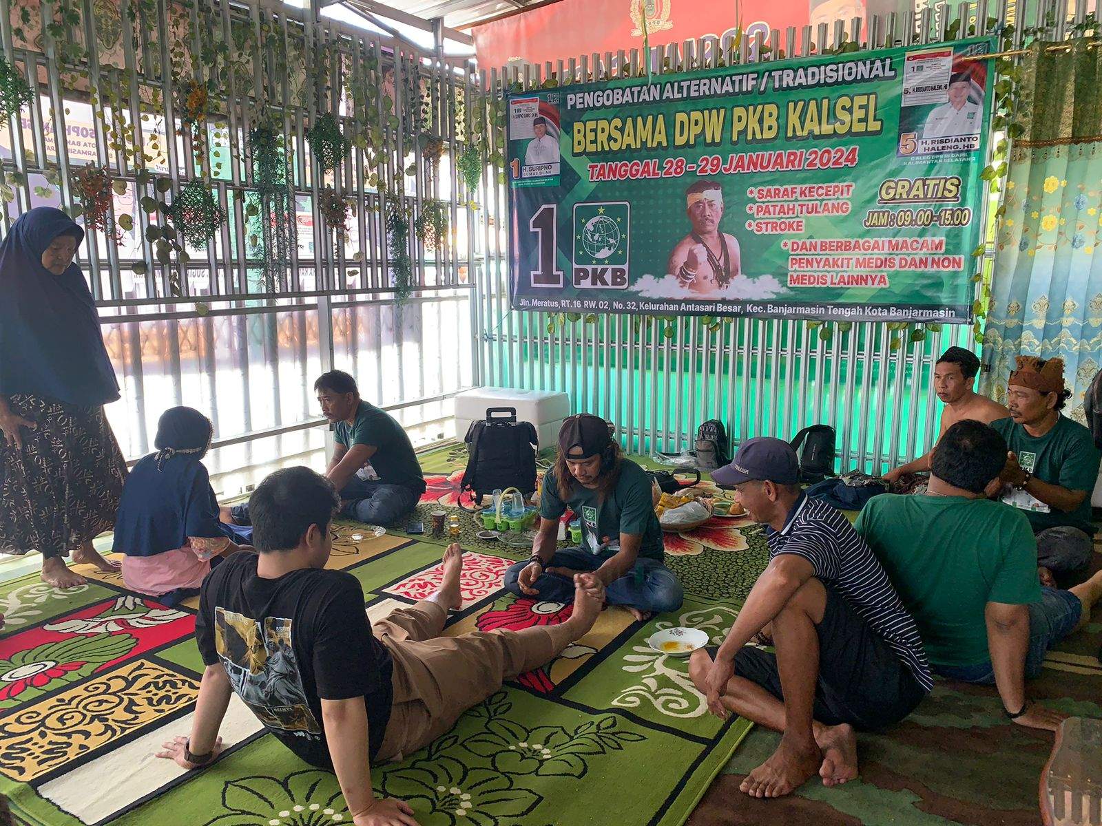 Pengobatan tradisional Adat Dayak. Foto: Ikhsan/lenterakalimantan.com 5w1h