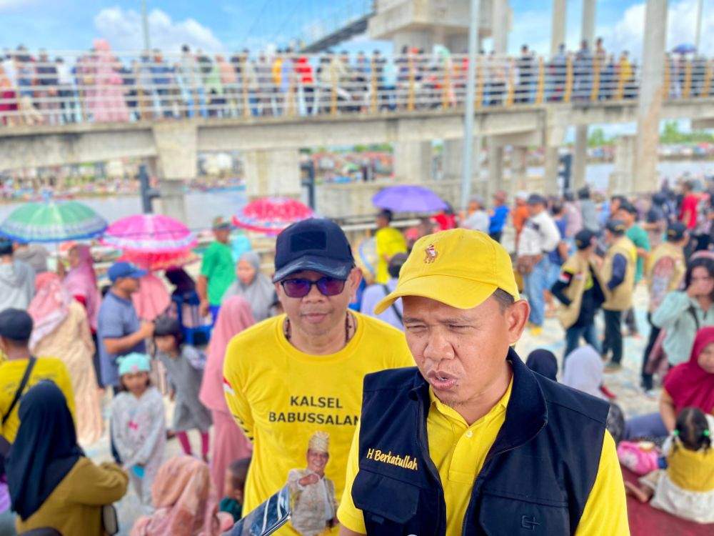 Biro Administrasi Pimpinan Setdaprov Kalsel, H. Barkatullah saat memberikan keterangan kepada awak media.. Foto: MC Kalsel