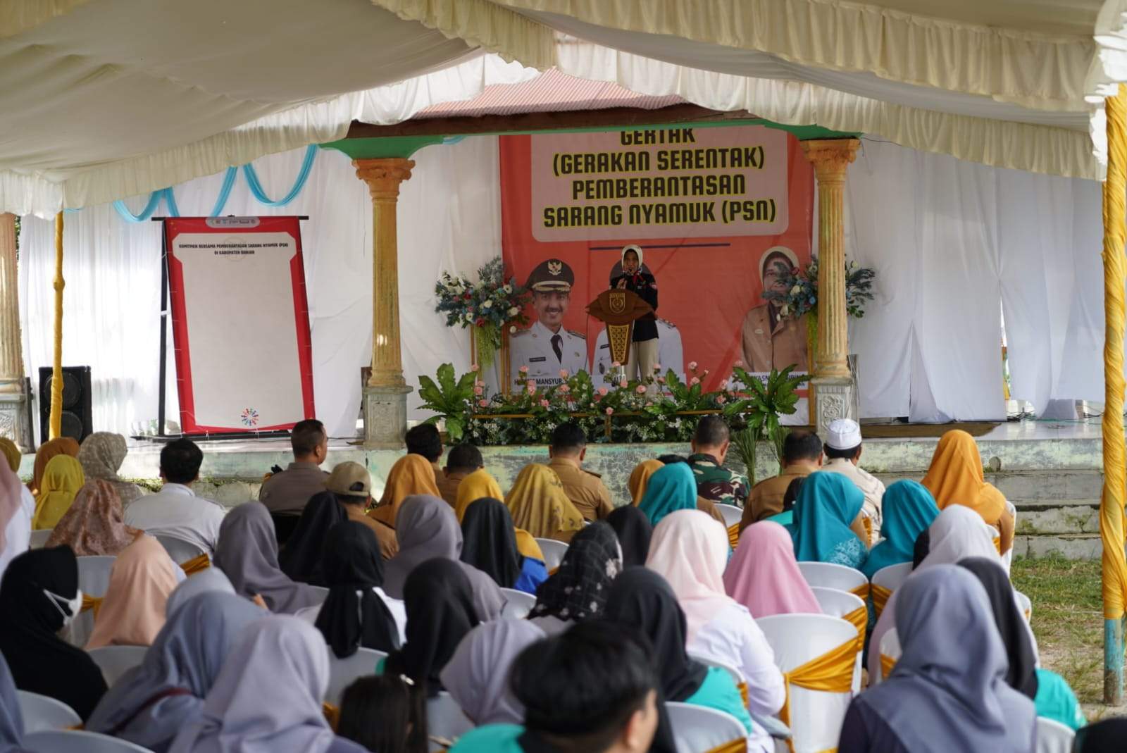 Pemerintah Kabupaten (Pemkab) Banjar melalui Dinas Kesehatan (Dinkes) melaunching Hari Gerakan Serentak Pemberantasan Sarang Nyamuk (Gertak PSN) di Pendopo Desa Cindai Alus, Kecamatan Martapura, Selasa (20/2/2024). Foto: Pemkab Banjar