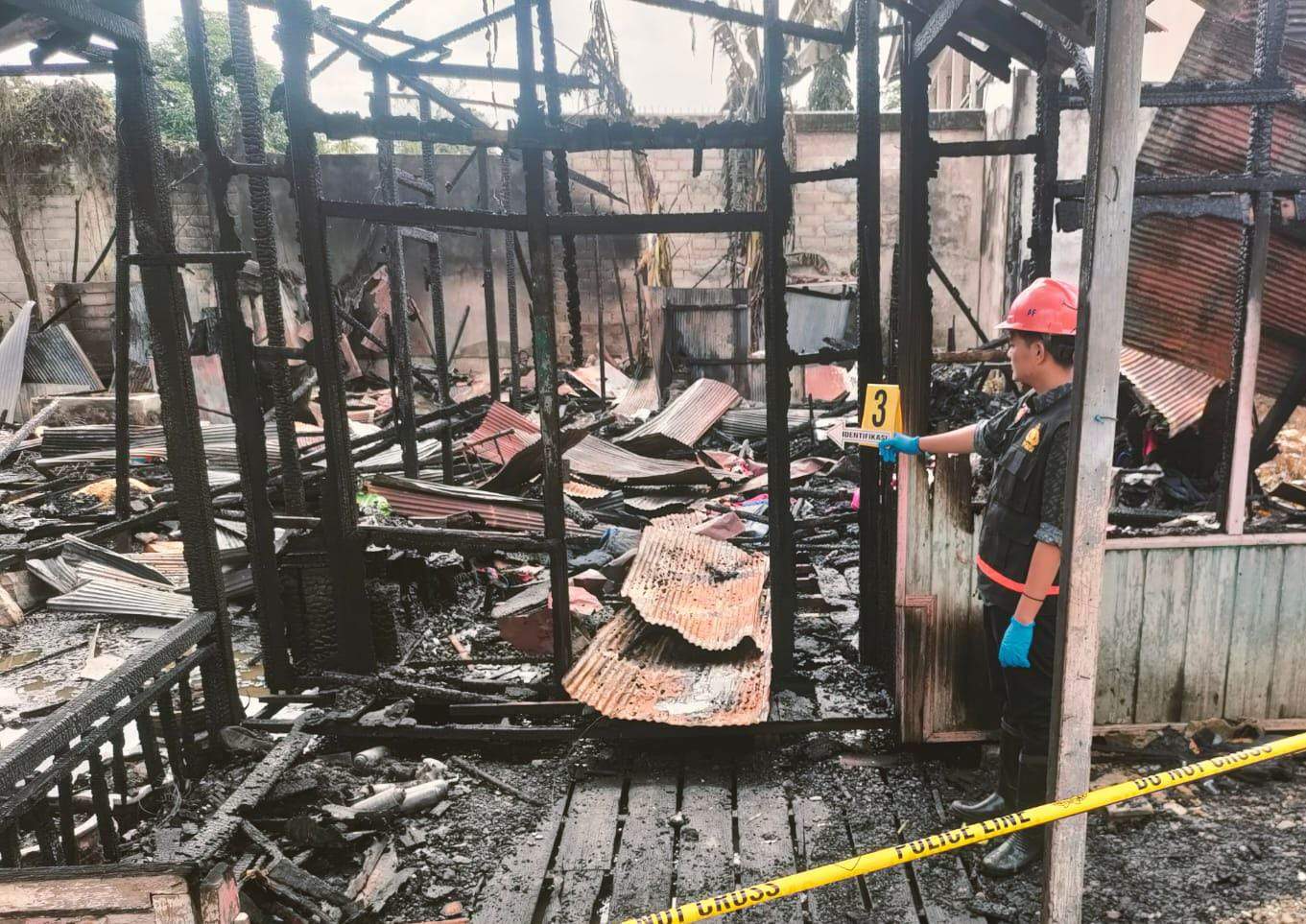 Rumah salah satu korban yang habis dilalap api. Foto Humas Polres Tabalong