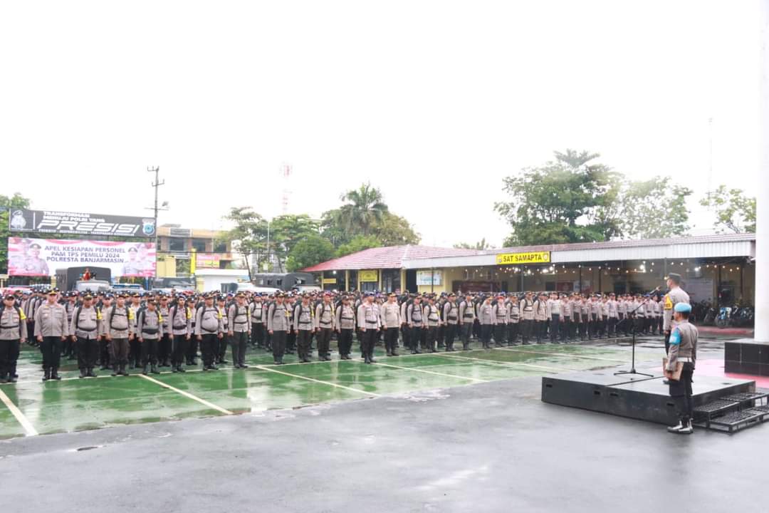 Suasana apel pergeseran personil Polresta Banjarmasin dalam uapaya pengamanan Pemilu 2024, Senin (12/2/2024). Foto: Humas Polresta Banjarmasin.