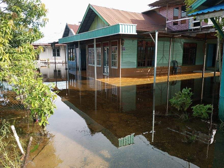 Kondisi rumah warga di Desa Bincau Muara, Kecamatan Bincau, Kabupaten Banjar terendam air. Foto: BPBD Kabupaten Banjar.