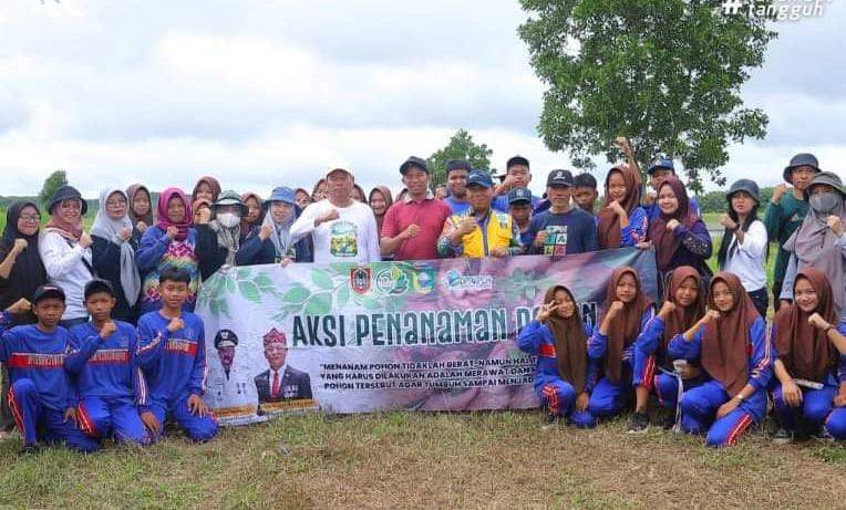 Kegiatan penanaman pohon. Foto: dok. Diskominfo Tala
