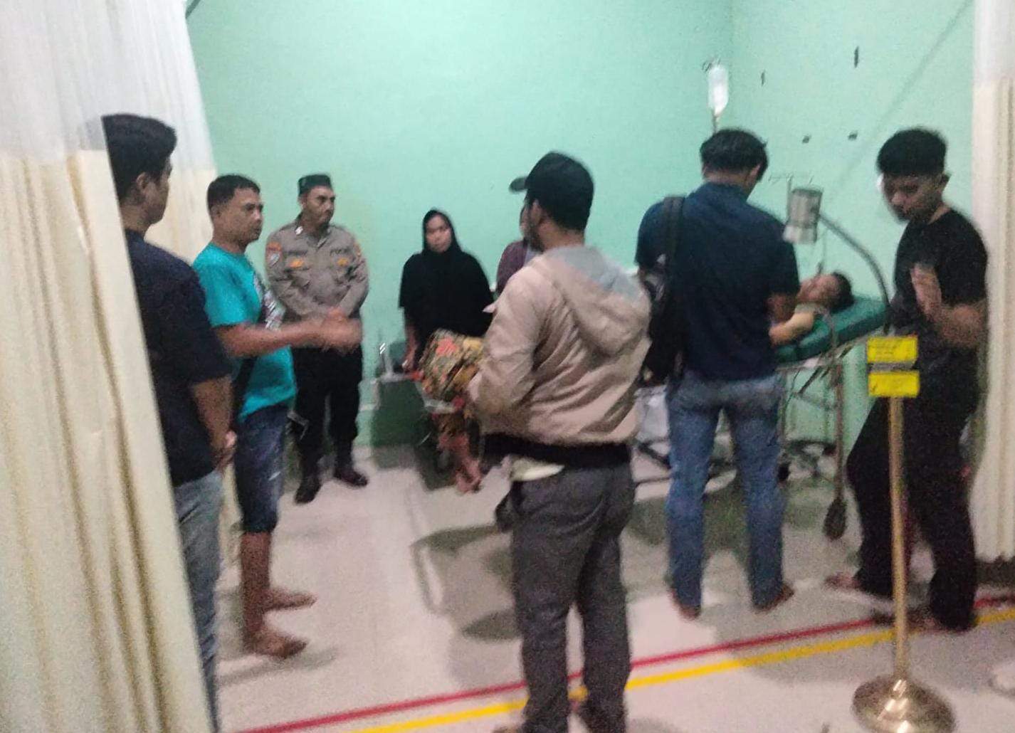 Korban dilarikan ke Puskesmas Muara Uya untuk mendapatkan perawatan. Foto Humas Polres Tabalong