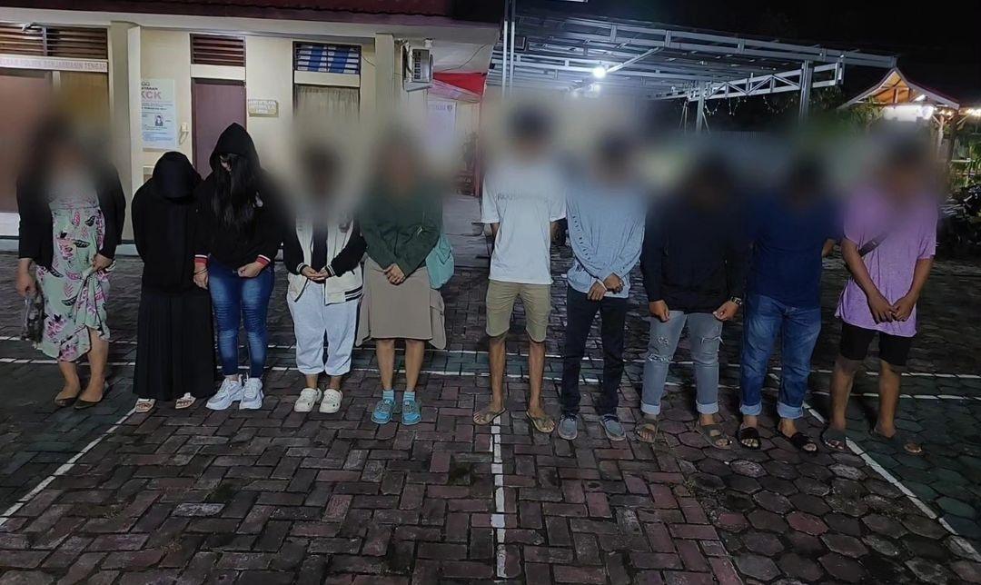 Lima pasangan tanpa identitas pernikahan diamankan Polsek Banjarmasin Tengah, Senin (18/3/2024). Foto: Humas Polsek Banjarmasin Tengah