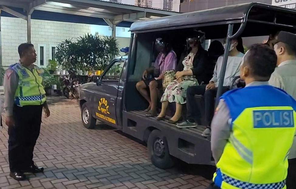 Polsek Banjarmasin Tengah amankan lima pasangan tanpa hubungan di tiga hotel di Banjarmasin, Senin (18/3/2024). Foto: Humas Polsek Banjarmasin Tengah.