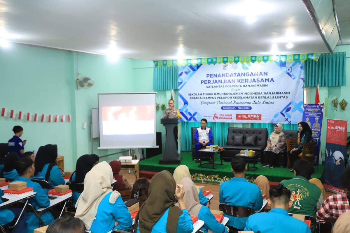 Trio Motor Dukung Penandatanganan Perjanjian Satlantas Polresta Banjarmasin dengan Sekolah Tinggi Ilmu Manajemen Indonesia Banjarmasin. Foto: PT Trio Motor for LK