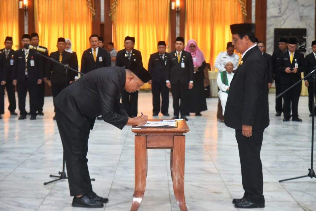 Gubernur Sahbirin Noor saat Lantik 65 Pejabat Baru. Foto: Adpim Kalsel