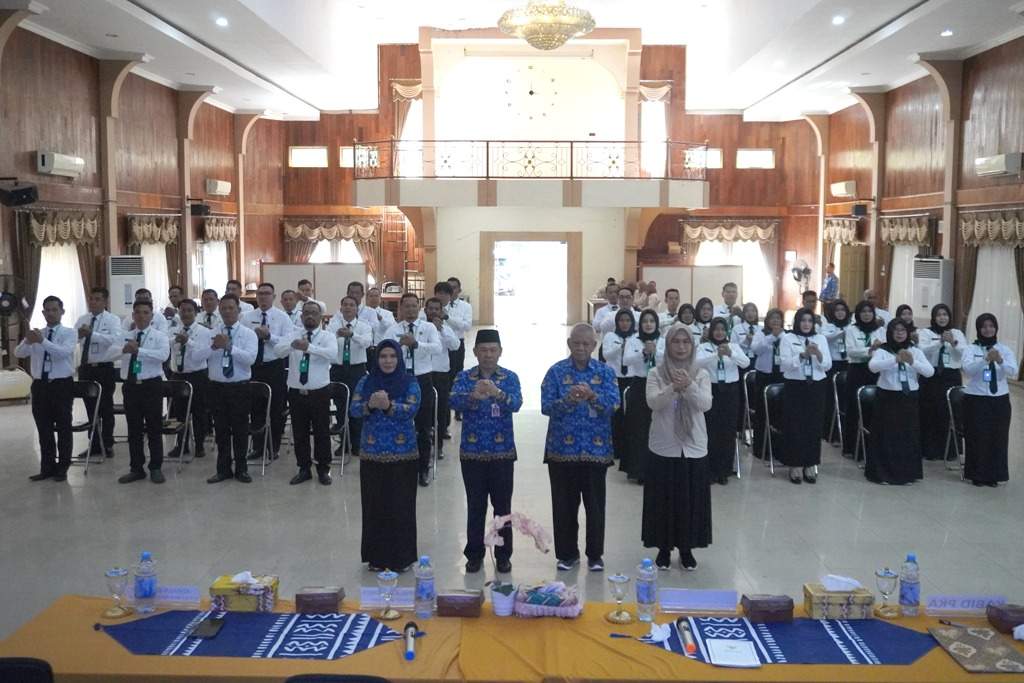 Badan Kepegawaian dan Pengembangan Sumber Daya Manusia (BKPSDM) Banjar menggelar Pelatihan Kepemimpinan Angkatan VII Pola Fasilitasi Pemerintah Kabupaten Banjar Tahun 2024, di Aula Wisma Sultan Sulaiman, Rabu (17/4/2024) pagi. Foto: Pemkab Banjar