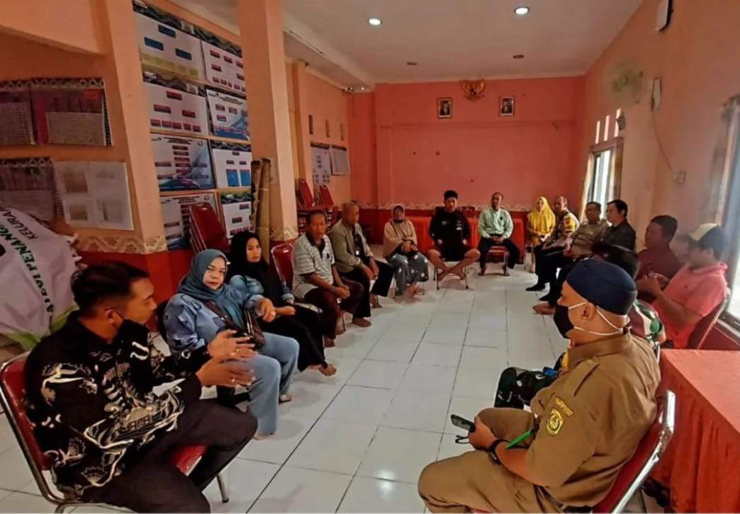 Suasana kegiatan Jumat Curhat di Kelurahan pengambangan. Jumat (12/4/2024). Foto: Bhabinkambtibmas Polsek Banjarmasin Timur