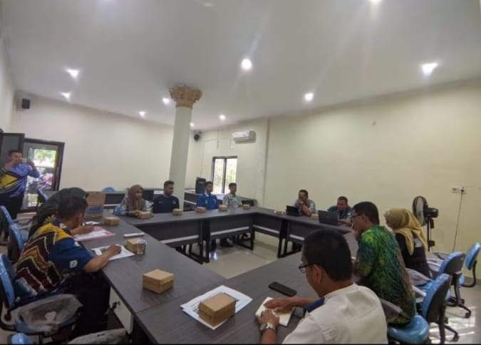 Jajaran Dishub Balangan mengadakan rapat koordinasi untuk memantapkan, memastikan kelancaran lalu lintas dan keamanan lokasi parkir, menjelang Balangan Expo 2024 di Tugu Maritam Paringin. Foto: Dok. Dishub Balangan