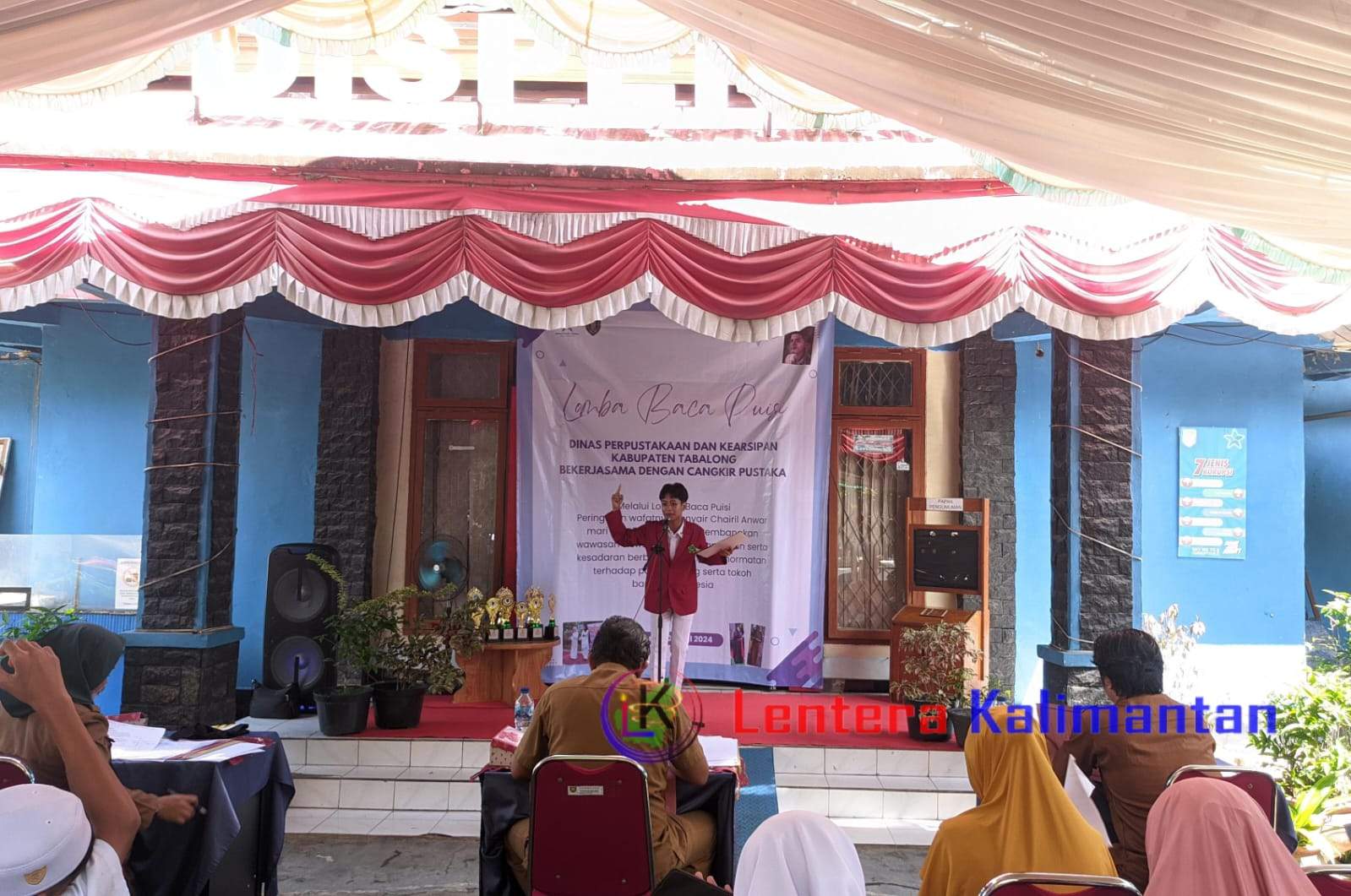 Salah satu peserta dari pelajar SMA hang tampil. Foto: Jamal/lenterakalimantan.com