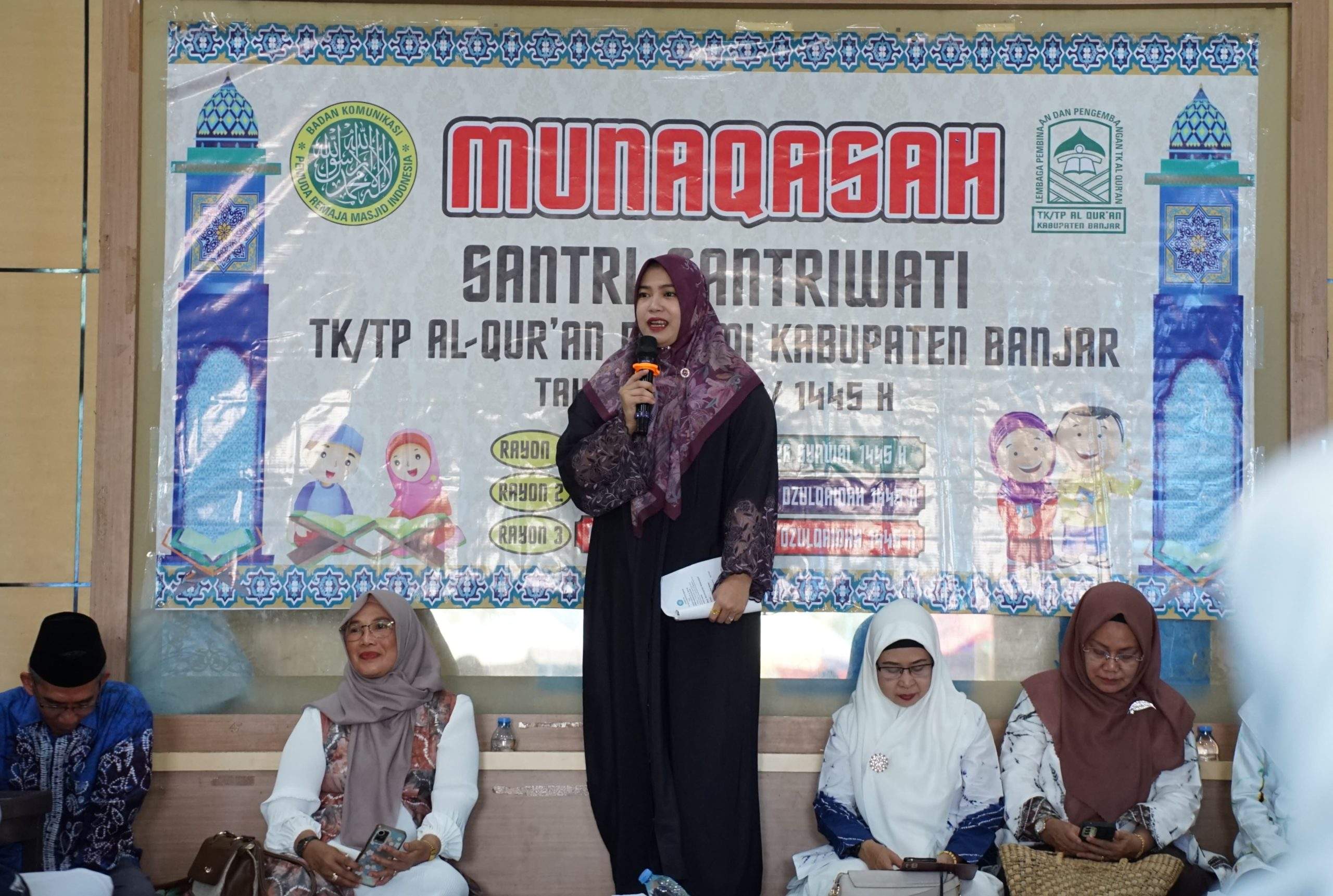 Ratusan santri dan santriwati TK Alquran se-Kabupaten Banjar ikuti Munaqasah yang digelar Badan Komunikasi Pemuda Remaja Masjid Indonesia (BKPRMI) setempat, di Gedung Islamic Center Jalan A Yani Km 38 Martapura, Minggu (18/5/2024) pagi. Foto: Pemkab Banjar