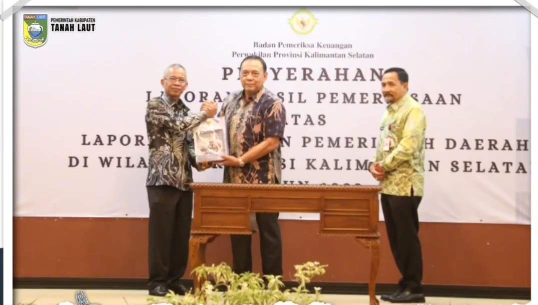 Wakil ketua I DPRD Tanah Laut H Atmari mendampingi Pj Bupati Tanah Laut H Syamsir Rahman. Foto: dok. Prokopim Tala