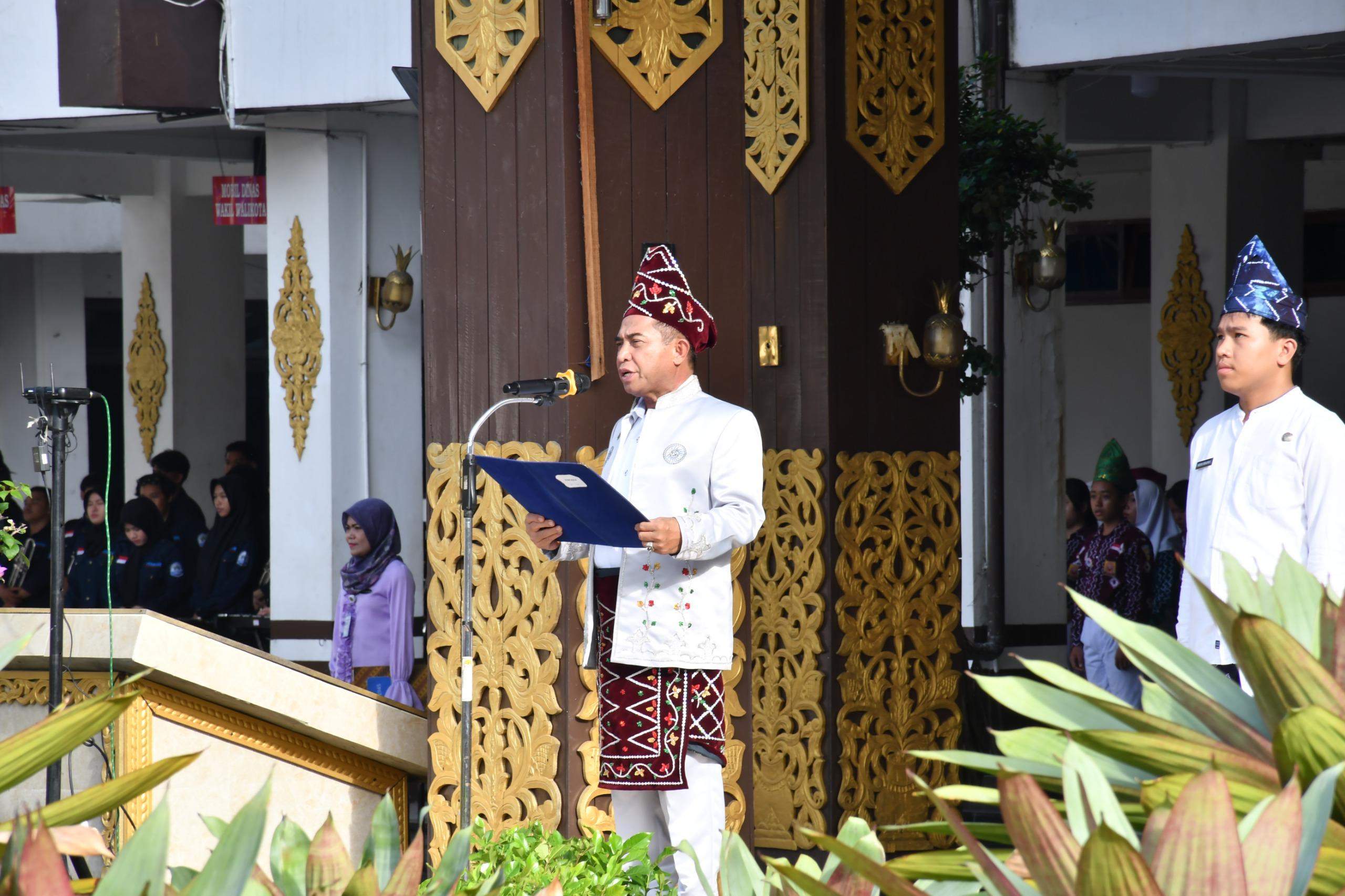 Wakil Walikota Banjarmasin, H Ariffin Noor saat pimpin apel Hardiknas. Foto: Pemko Banjarmasin
