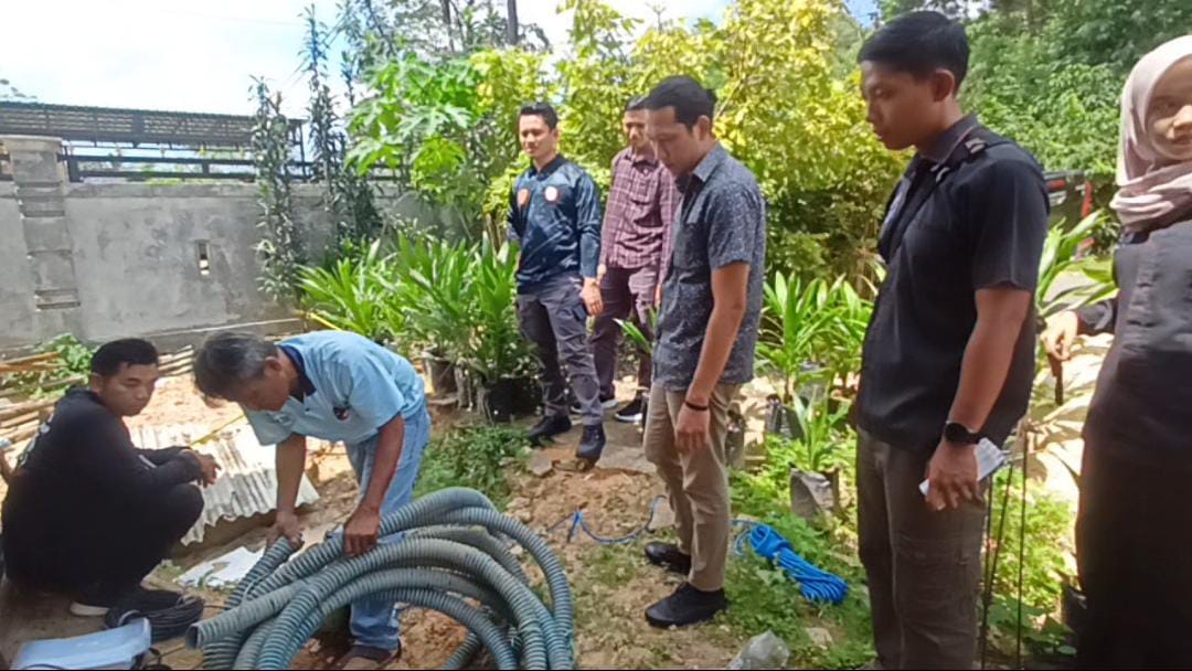 Lokasi diduga galian emas ilegal diambil sampel oleh Satreskrim Polres Tala. Kamis (16/5/2024). Foto: Asep/lenterakalimantan.com