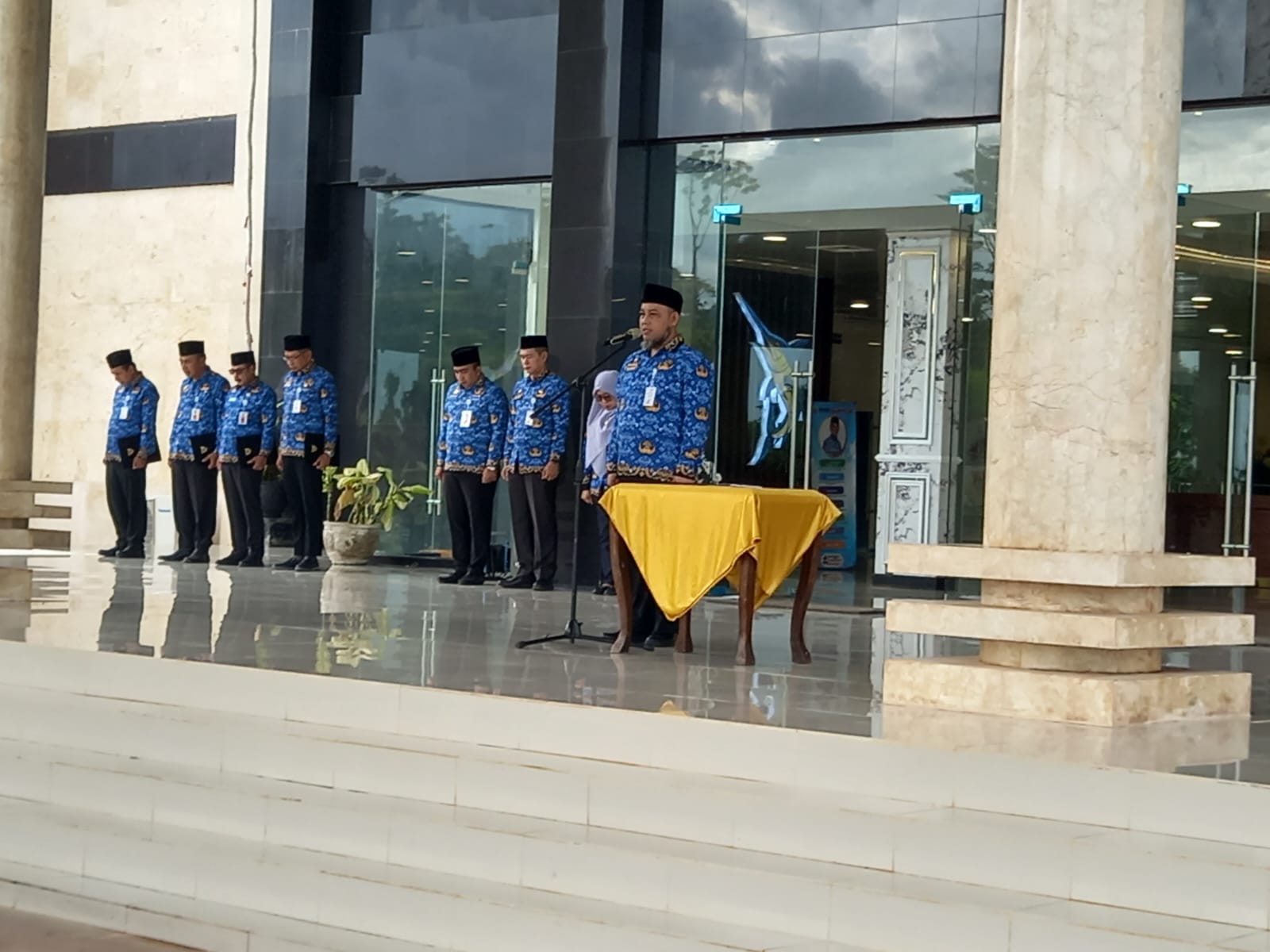 Upacara Peringatan Ultah Gubernur ALRI divi IV Kalimantan di Kantor Bupati Kotabaru Sebelimbingan.