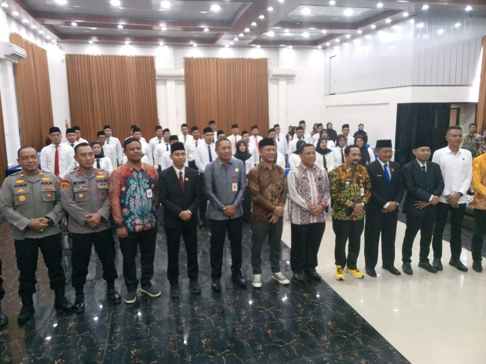 Pj Bupati Syamsir hadiri pelantikan Panwascam. Foto: Istimewa