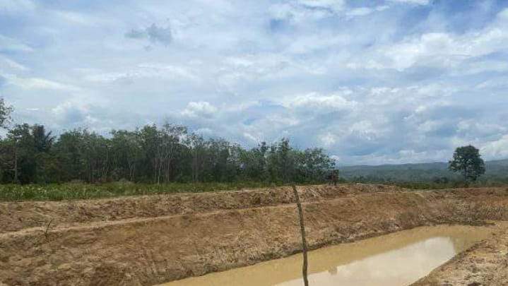 Salah satu contoh pembuatan embung Poktan Sinar Baru di Desa Tariwin Kecamatan Batumandi, Balangan, rampung di tahun 2023. Foto: MC Balangan