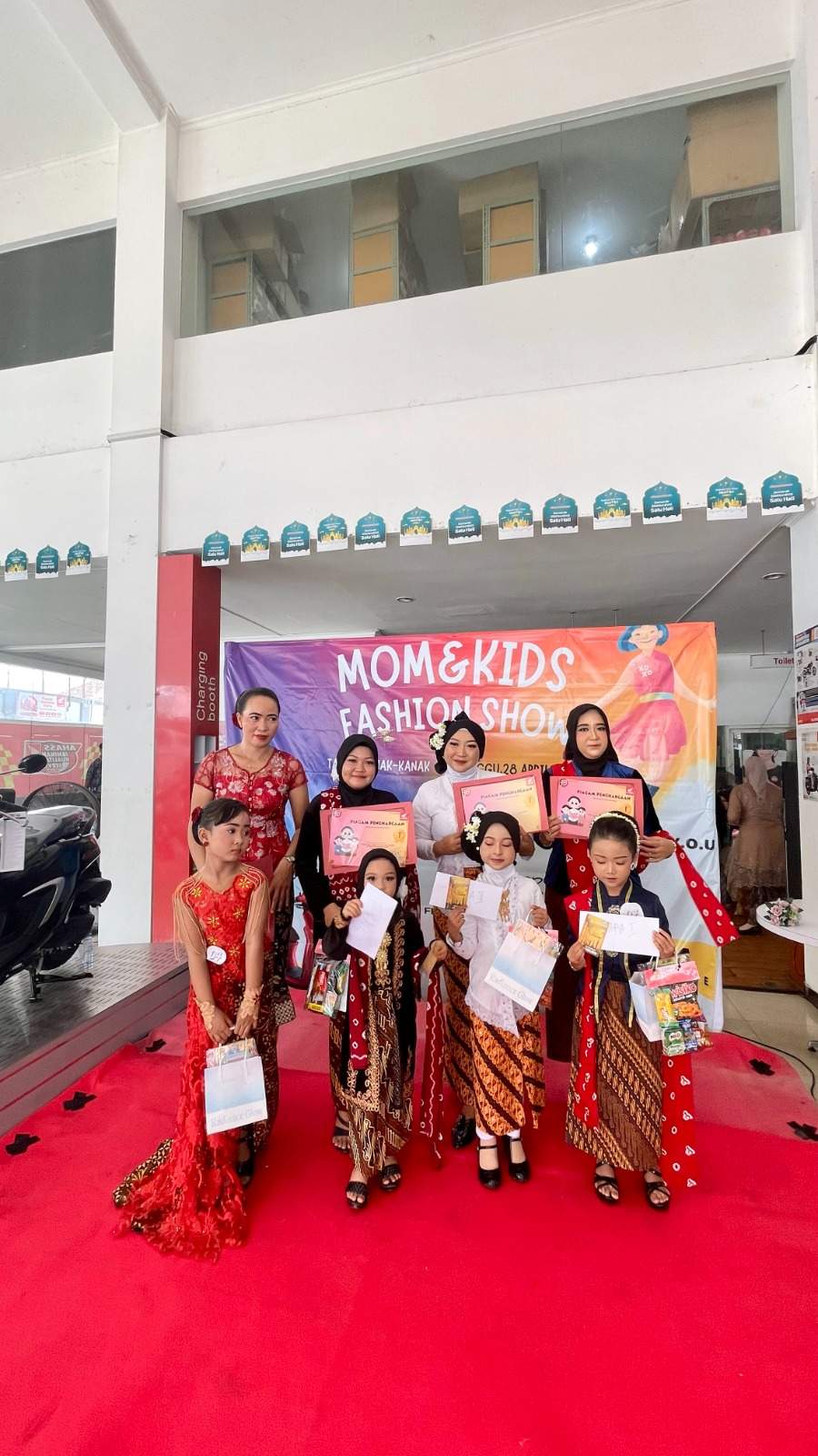 Teladan Baru Motor Adakan Lomba Fashion Show Ibu dan Anak. Foto: Dok. Trio Motor