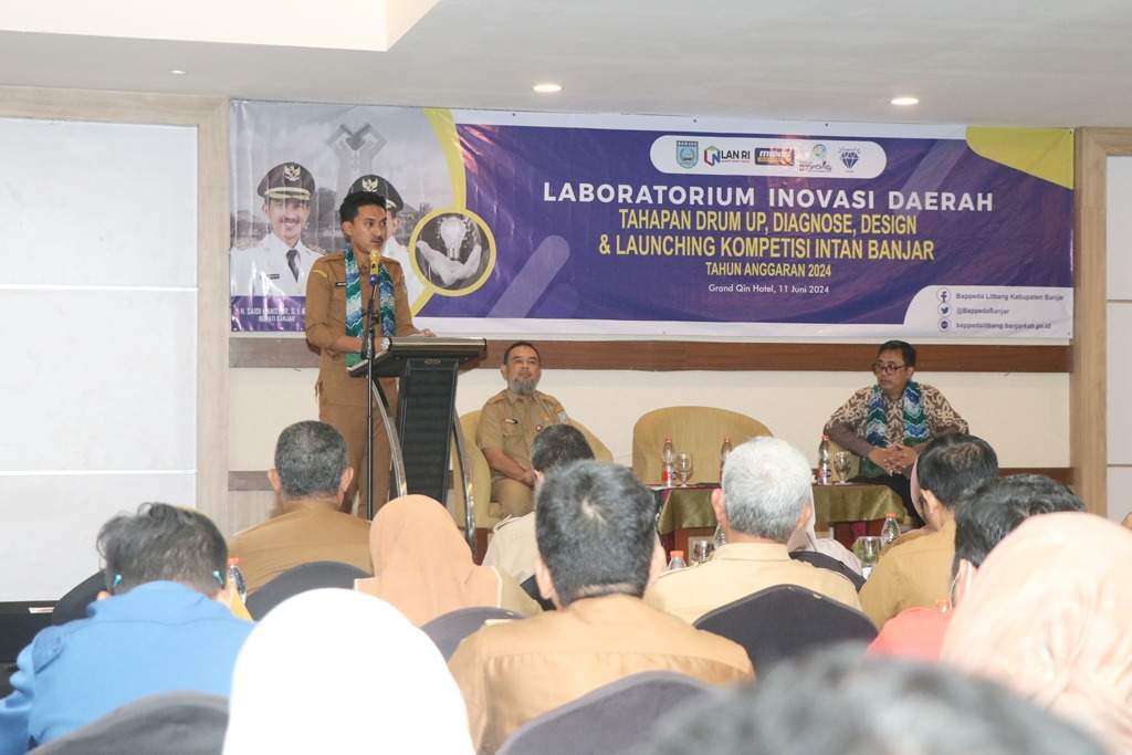 Pemerintah Kabupaten Banjar melalui Bappedalitbang menggelar acara Laboratorium Inovasi Tahap Drum up, Diagnose dan Design sekaligus Launching Kompetisi Intan Banjar (Inovasi Tangguh dan Andalan) Tahun 2024, di Grand Qin Hotel Banjarbaru, Selasa (11/6/2024) pagi. Foto: Pemkab Banjar