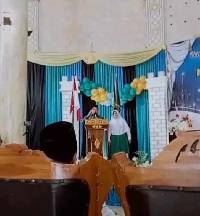 Acara perpisahan siswa dan siswi kelas VI MIN 1 Kotabaru di gedung Islamic center.