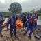 Tim SAR Gabungan berhasil temukan korban tabrakan antara LCT Intan Pusaka Jaya 23 dan perahu kelotok di Sungai Barito, Marabahan, Kabupaten Barito Kuala,Jumat (14/6/2024). Foto: Basarnas Banjarmasin