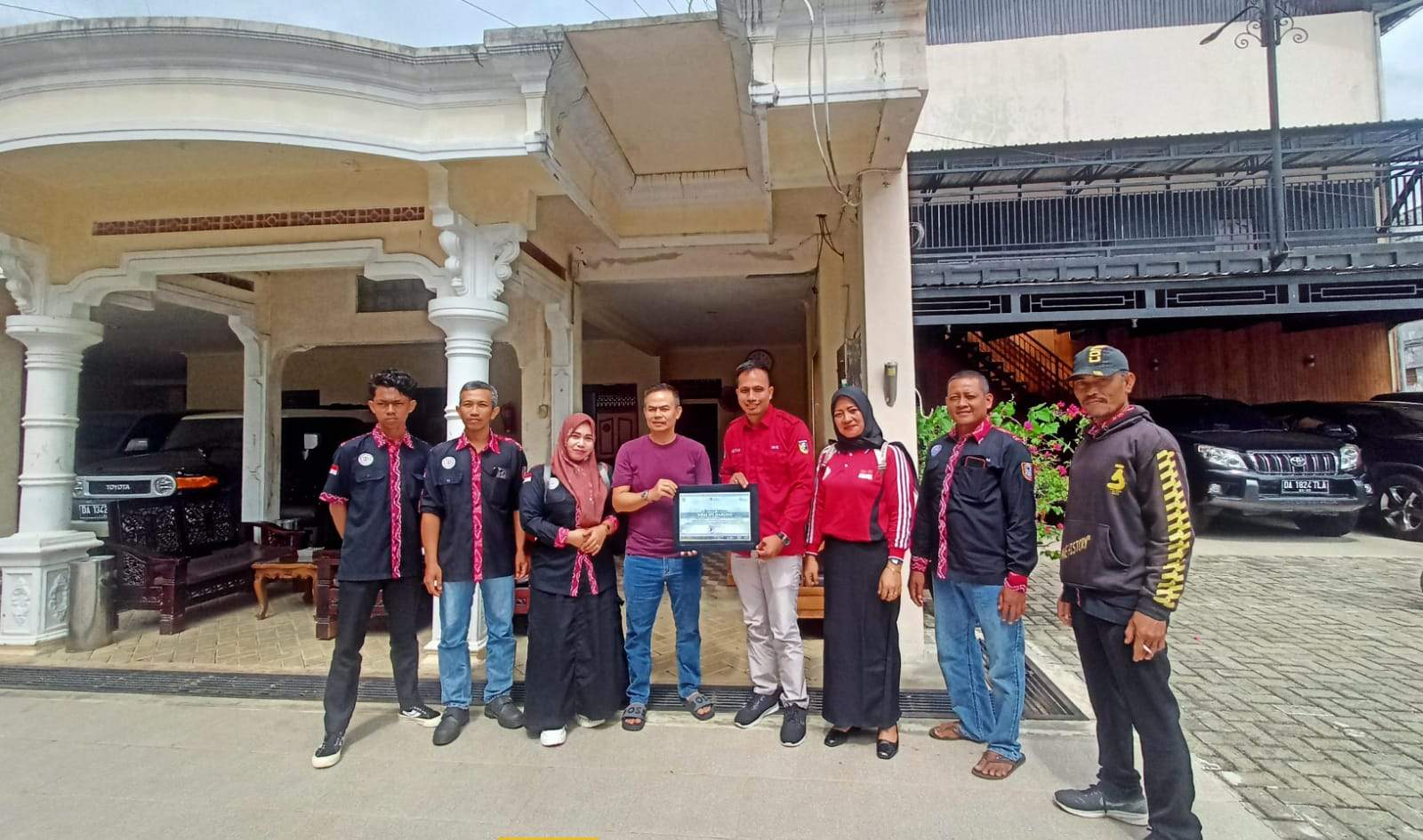 MPAI My Darling Tala mendapatkan penghargaan dari pemerintah daerah. Foto: dok. Asep/lenterakalimantan.com