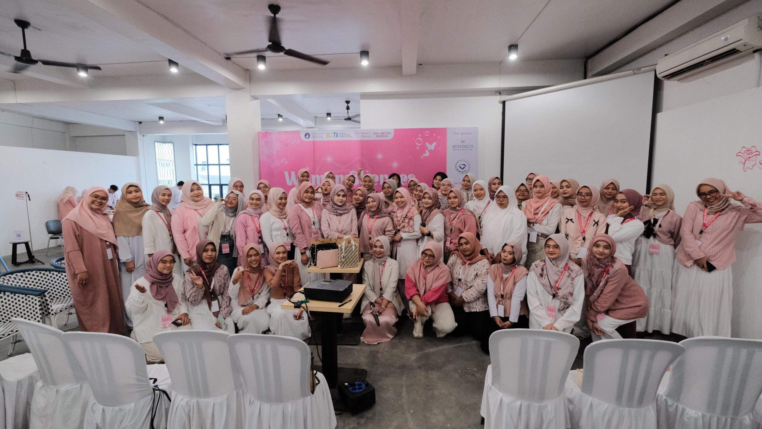 Business & Communication Training Institute (BCTI) kembali menghadirkan inovasi untuk meningkatkan kualitas sumber daya manusia melalui program “Women Sheroes” yang menyasar kaum perempuan di Kalimantan Selatan yang digelar dari 22-23 juni 2024 di Dekorama Indah Banjarmasin.
