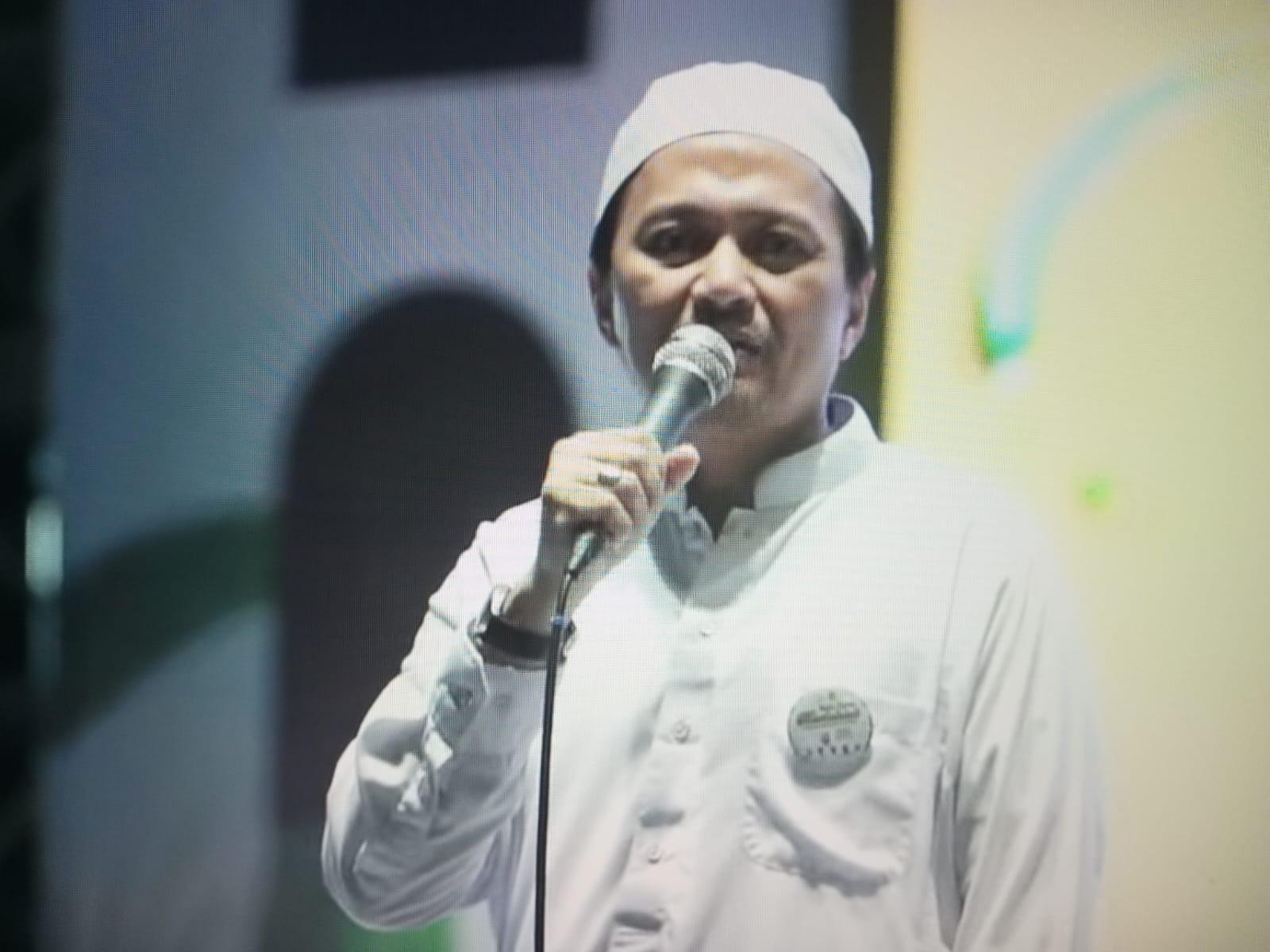 Foto: CEO Barito Putera, Hasnuryadi Sulaiman, M.A.B saat menyampaikan sambutan dalam kegiatan Barito Putera Bershalawat yang dilaksanakan di halaman Masjid Raya Sabilal Muhtaddin Banjarmasin, Jumat (28/6/2024). Foto: Arsyad/lenterakalimantan.com