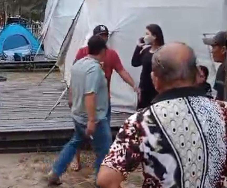 Tangkap layar video viral kejadian di Pantai Batakan Baru Tanah Laut. Foto: Istimewa