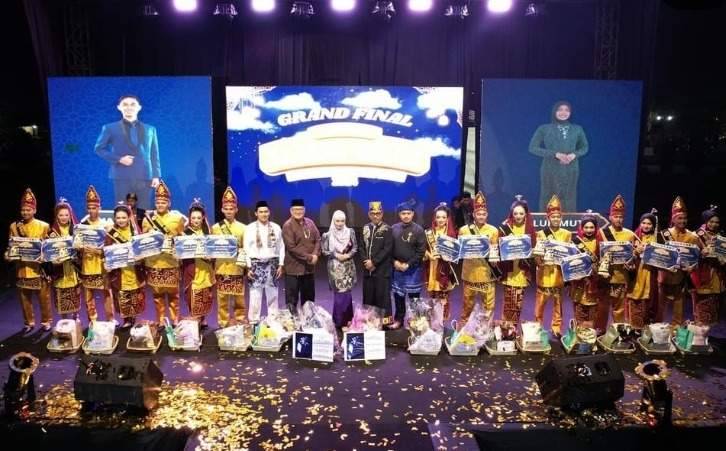 Bupati Hulu Sungai Tengah (HST), Aulia Oktafiandi mengapresiasi Dinas Pendidikan yang sudah menyelenggarakan Pemilihan Nanang Galuh Kabupaten HST, Sabtu (25/5/2024) malam di Taman Dwi Warna Barabai. Foto: Pemkab HST