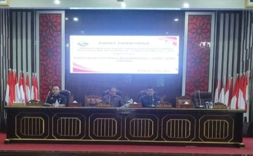 Rapat paripurna masa persidangan III rapat ke 5 tuhan sidang 2023/2024 yang membahas Raperda tentang riset dan inovasi daerah.