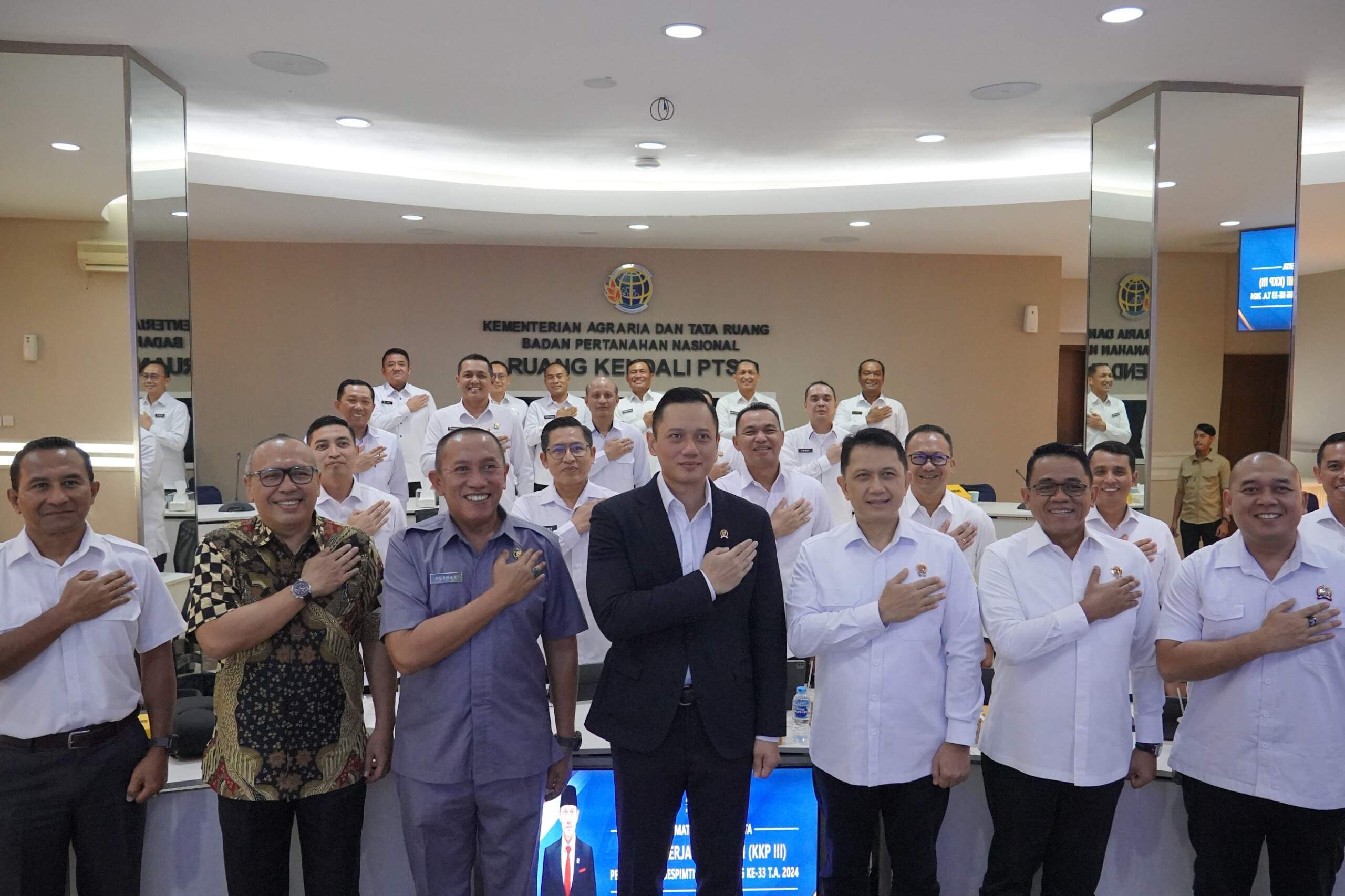 Menteri ATR/BPN, Agus Harimurti Yudhoyono Menerima Kunjungan Kuliah Kerja Sespimti Polri di Kantor Kementerian ATR/BPN pada Kamis (4/7/2024).