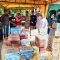 Nu Care LazisNu Tanah Bumbu menyerahkan bantuan logistik ke posko induk kebakaran di Tungkaran Pangeran. (Sumber Foto: Arif LK)